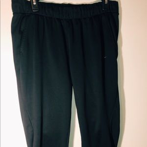 Very cute black nike comfortable sweatpants
